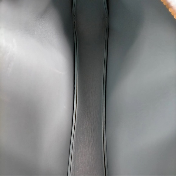 Louis Vuitton Lexington Vernis Accessory Pouch - Picture 7 of 8